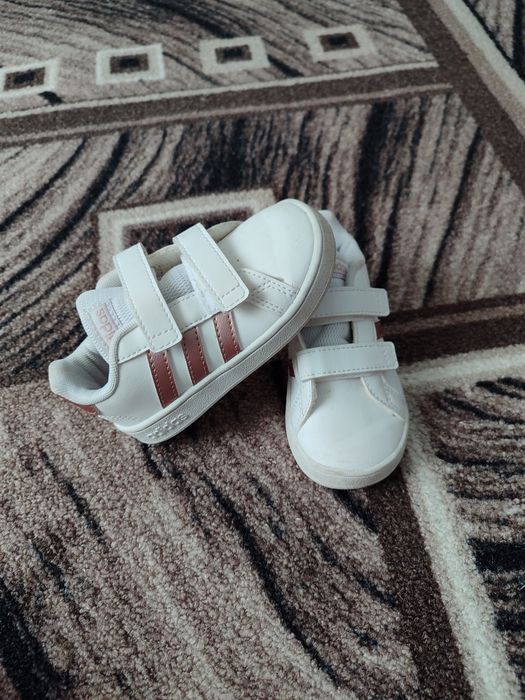 Красовки для дівчинки устілка 13.5 см розмір 23