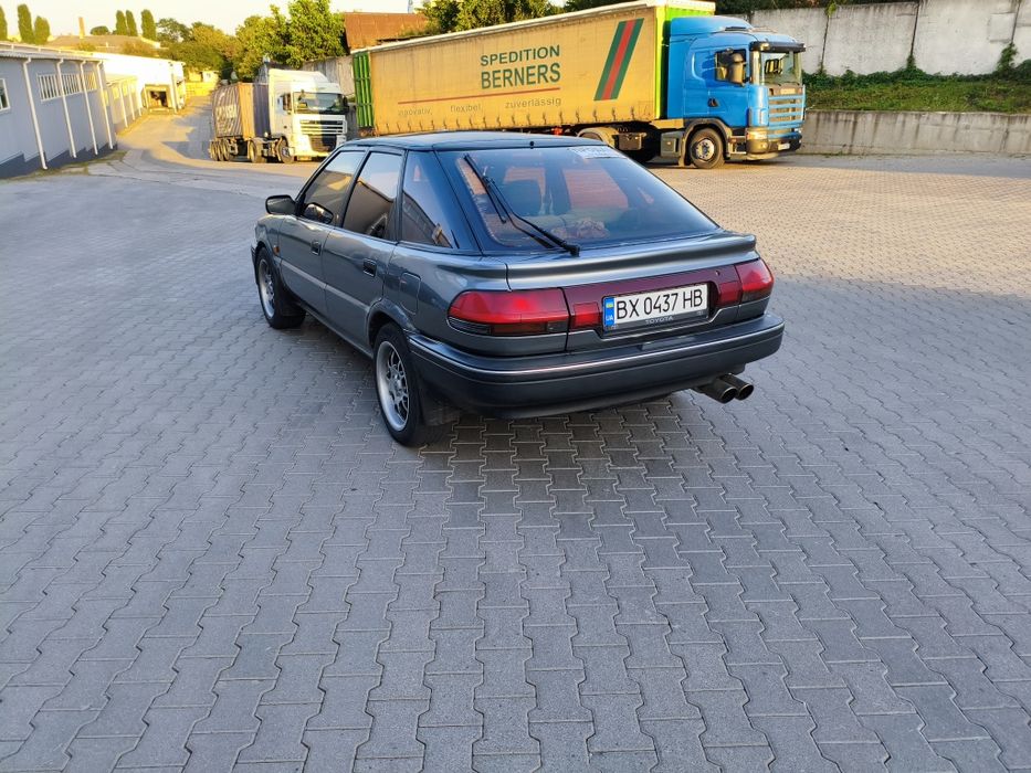 Автомобіль на повному ходу