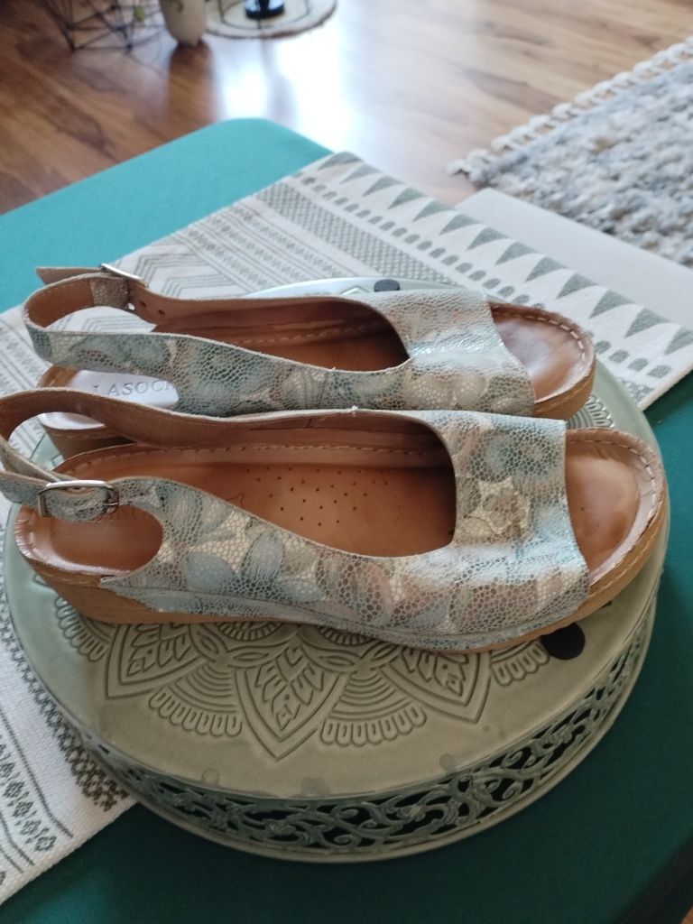 Sandaly skorzane Lasocki.