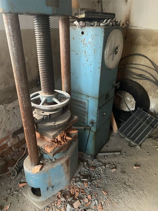 Прес випробувальний П-10