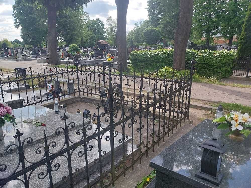 Ogrodzenie nagrobka kute stalowe cmentarz