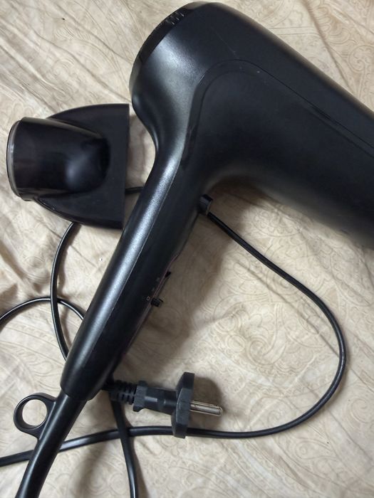 Фен philips чорний