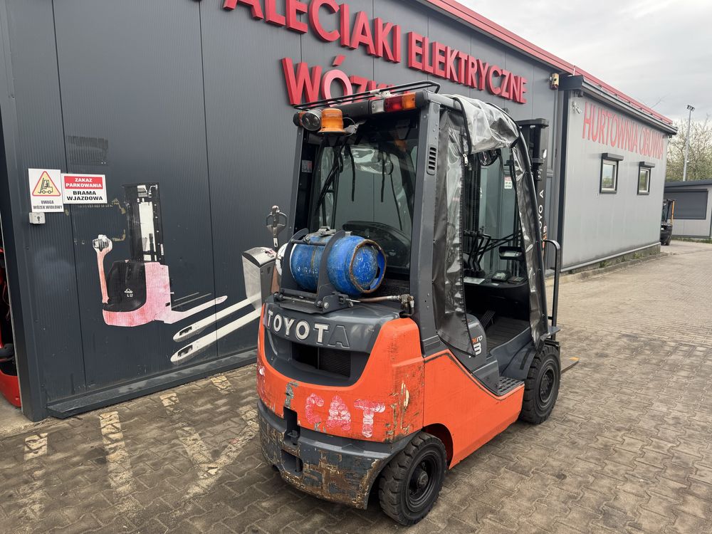 Wózek widłowy Toyota 1800 kg 2016 r Toyota 8-FGF 18 330 cm 1800 kg