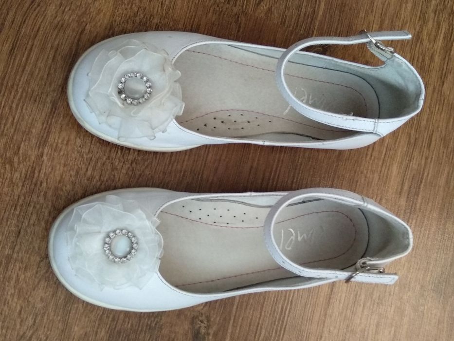 Czółenka dla dziewczynki,np: na komunię.