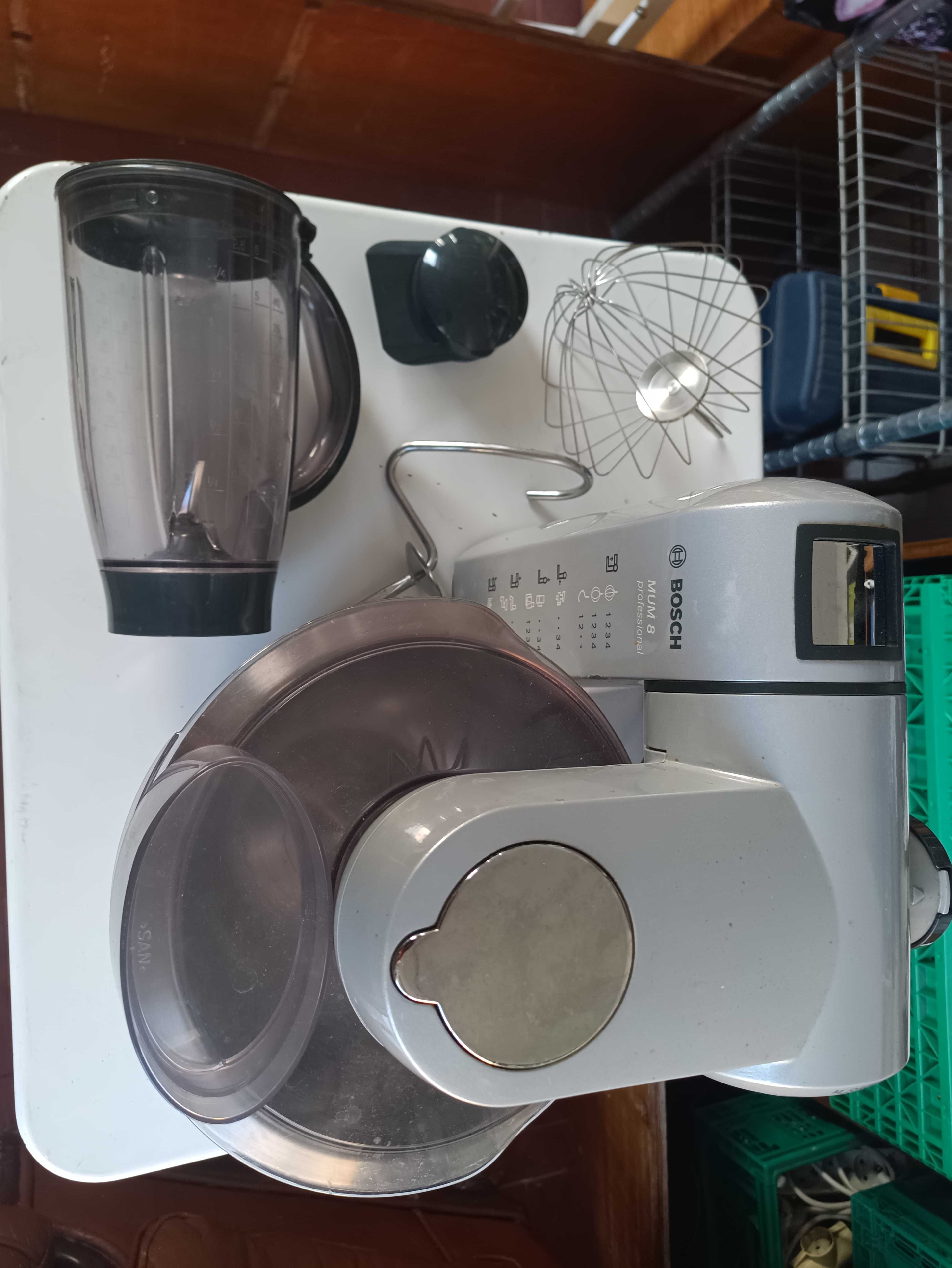 Batdeira/ liquidificador Bosch MUM 8 Profissional