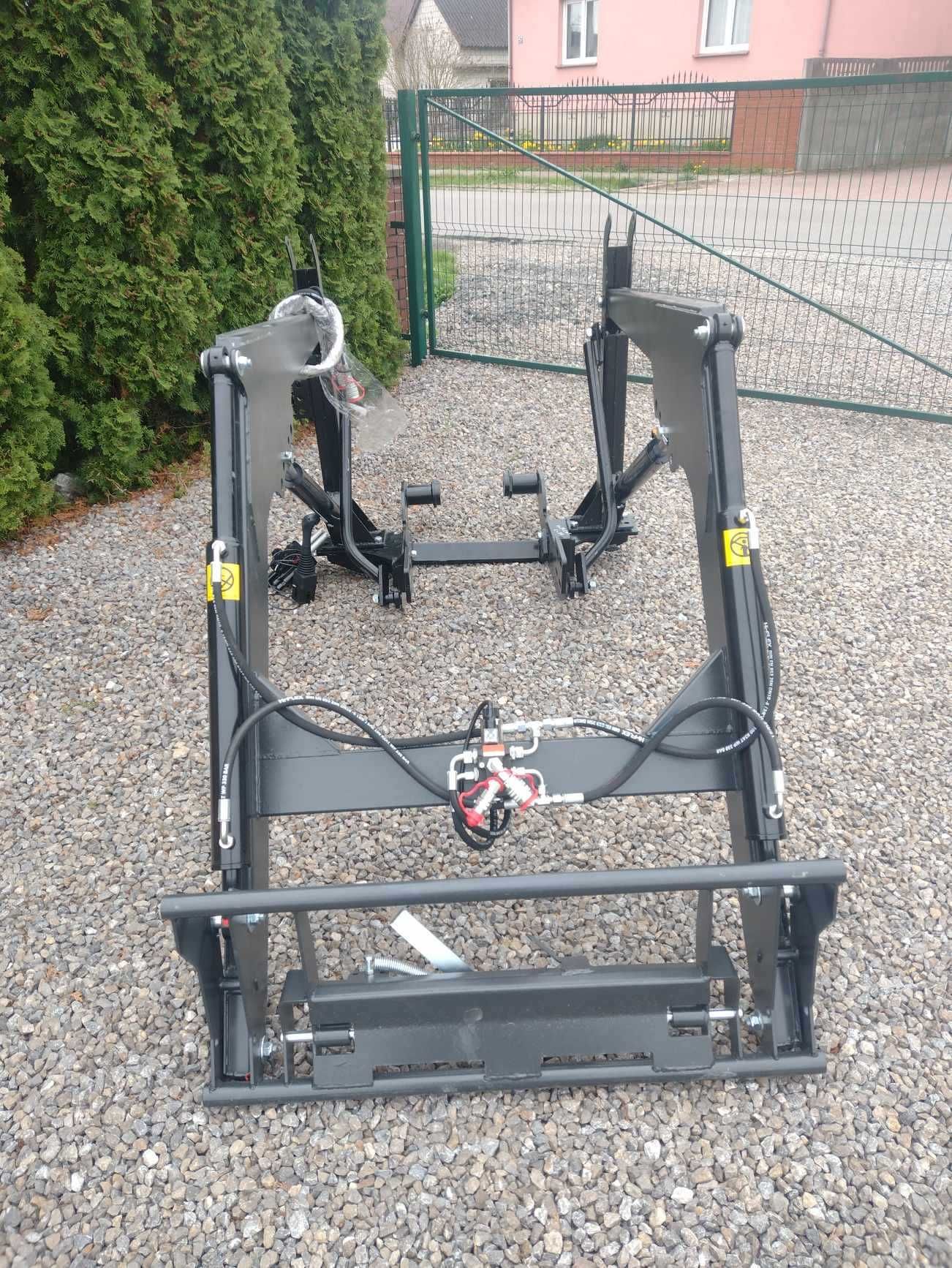 Ładowacz Czołowy Firmy ROLAGRO model V-700  dostawa do domu