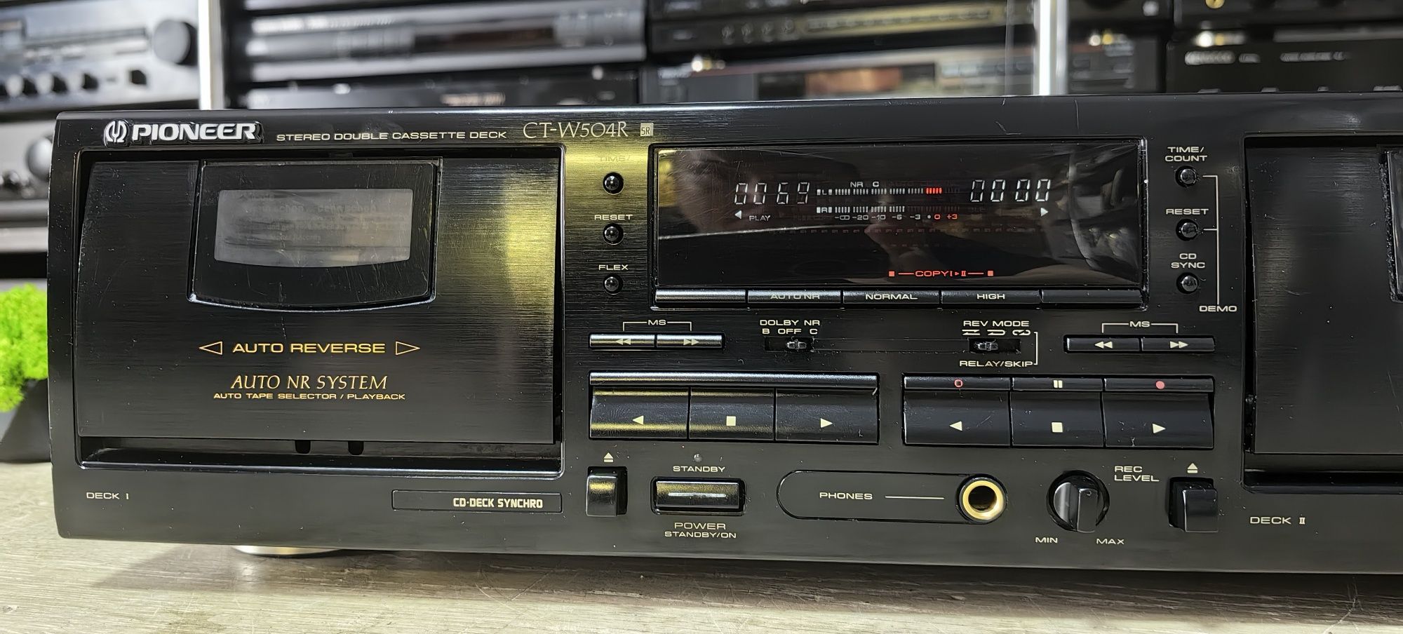 Касетний програвач Pioneer CT-W504