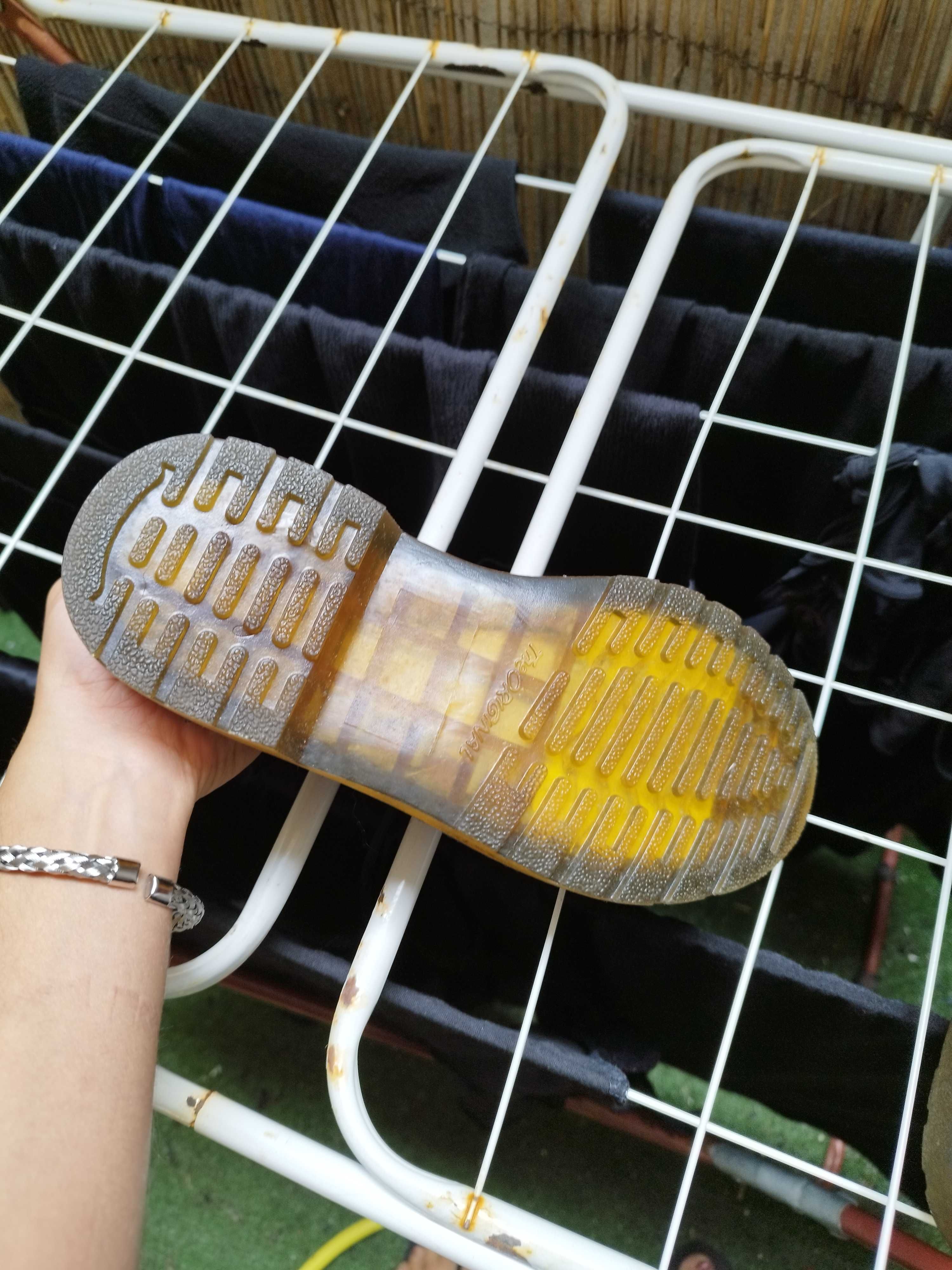 Sapatos em Pele Novos