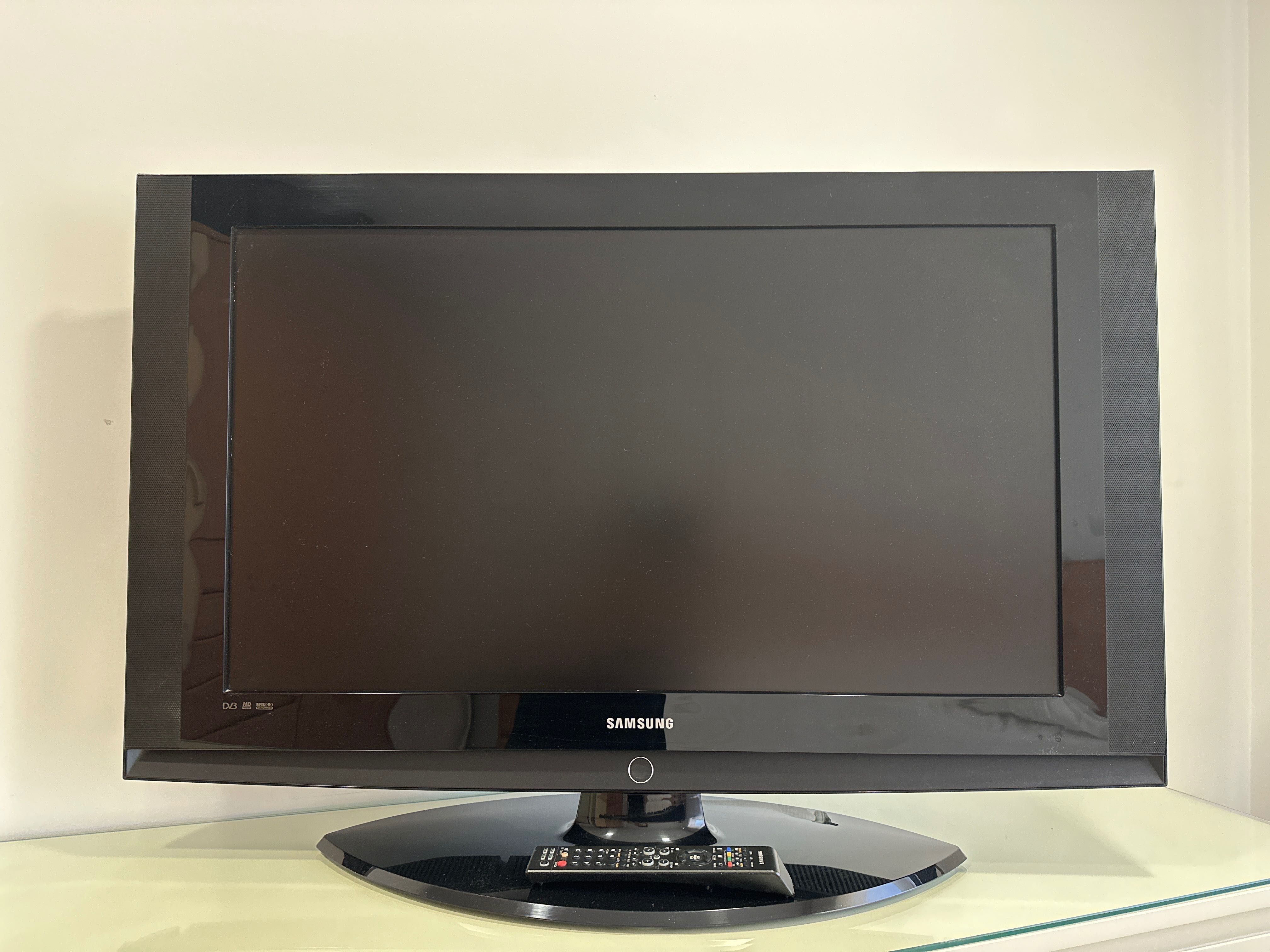 Televisão Samsung grande