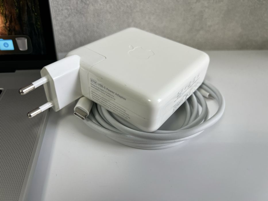 MacBook Pro 15 2019 32/512gb. i9, Radeon Pro Vega 20. 11 циклов акб.