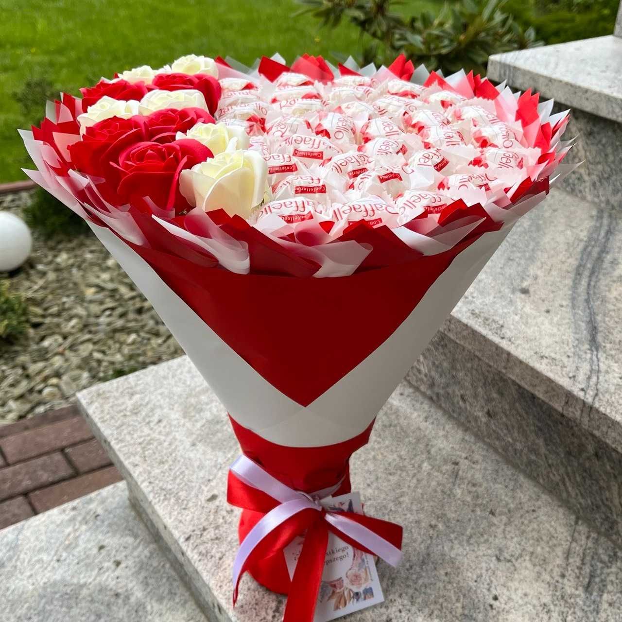 Słodki bukiet Raffaello i róże mydlane. Ślub. Prezent na Urodziny