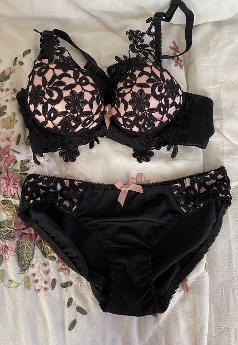 Новый комплект белья кружевное белье