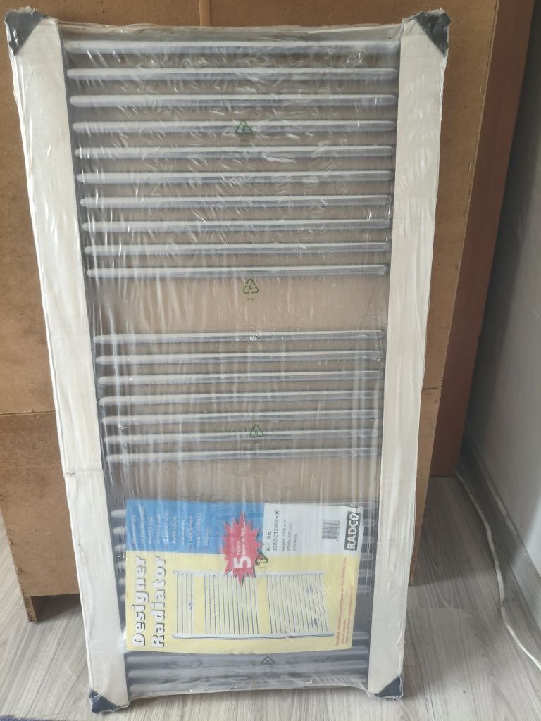 Grzejnik designer Radco 32RDC 1200x600 – Nowy, Nigdy Nieużywany