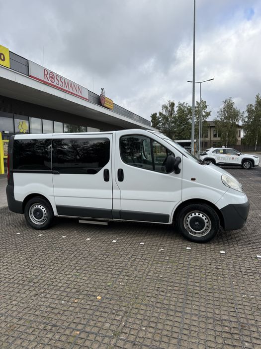 Opel Vivaro 9 Osobowy,winda,najazd,inwalida