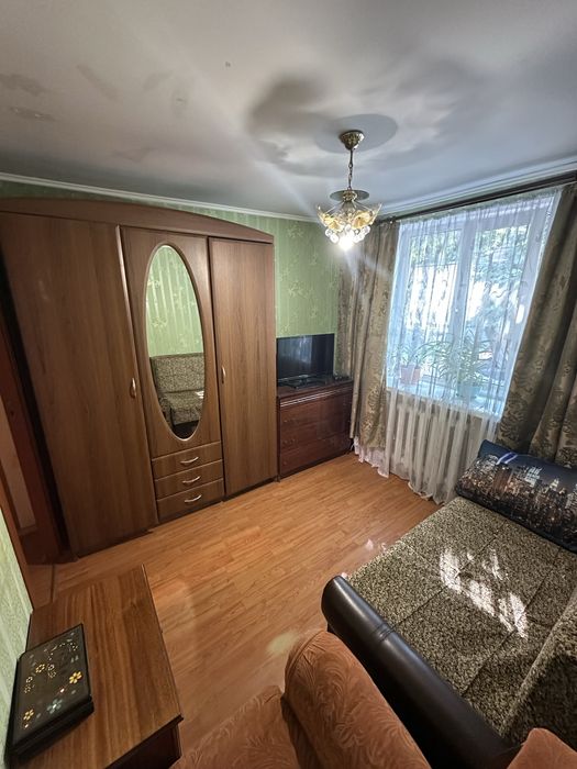 Двох кімнатна квартира на землі/ частина будинку район 12 школа