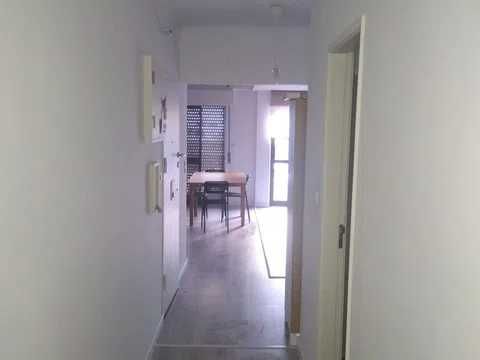 Arrendo apartamento T2 renovado com varanda e eletrodomésticos