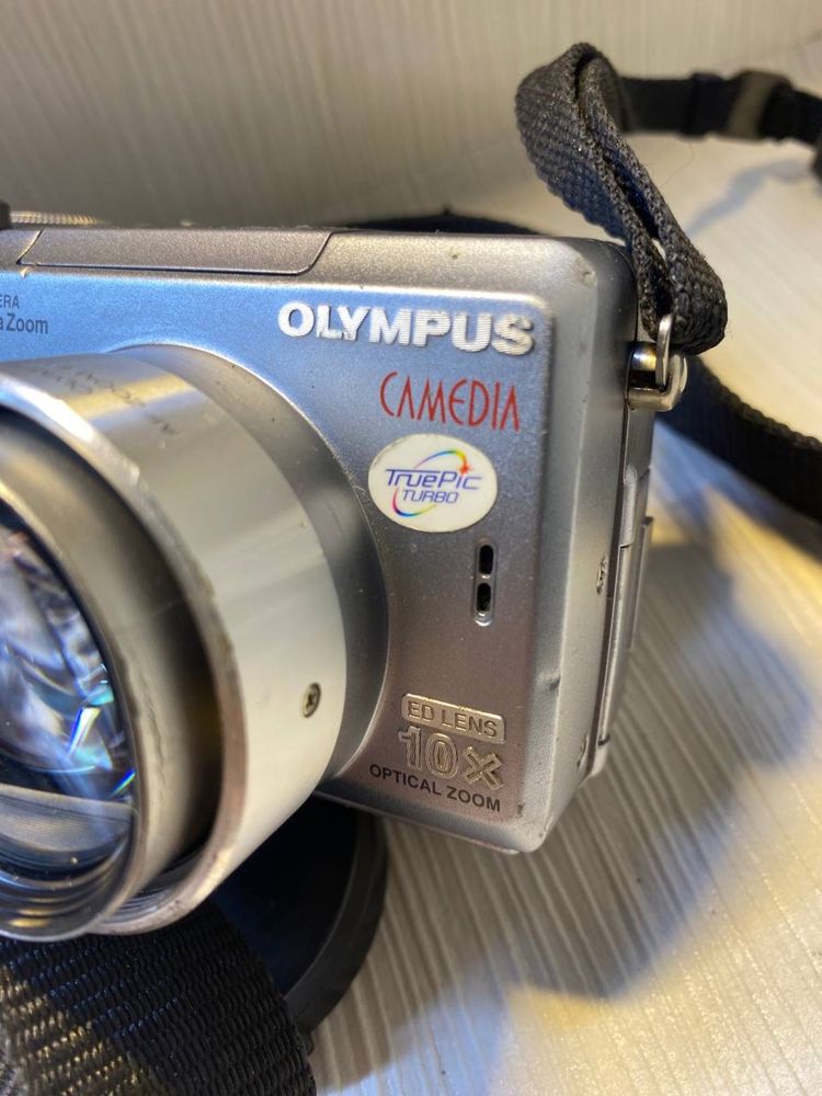 Olympus CAMEDIA C-765 Ultra Zoom.