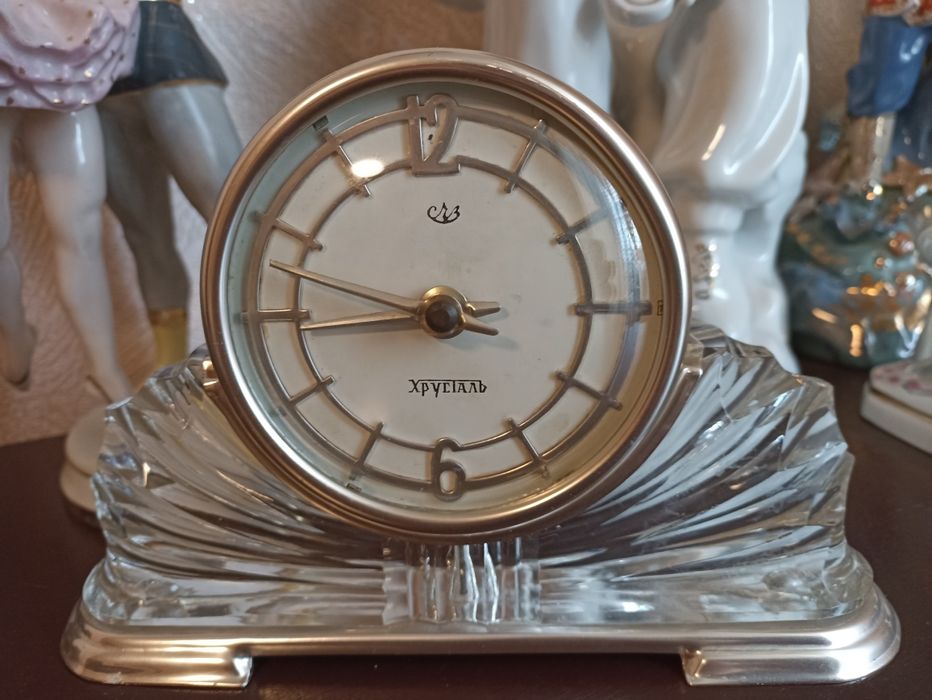 Часы настольные. Механика. Винтаж.