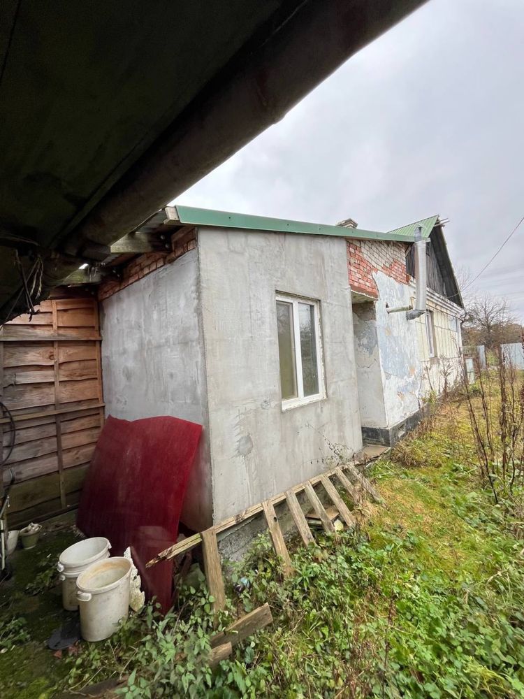 Продам пів будинку