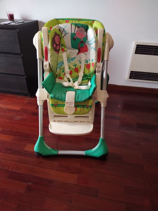 Cadeira chicco com tabuleiro