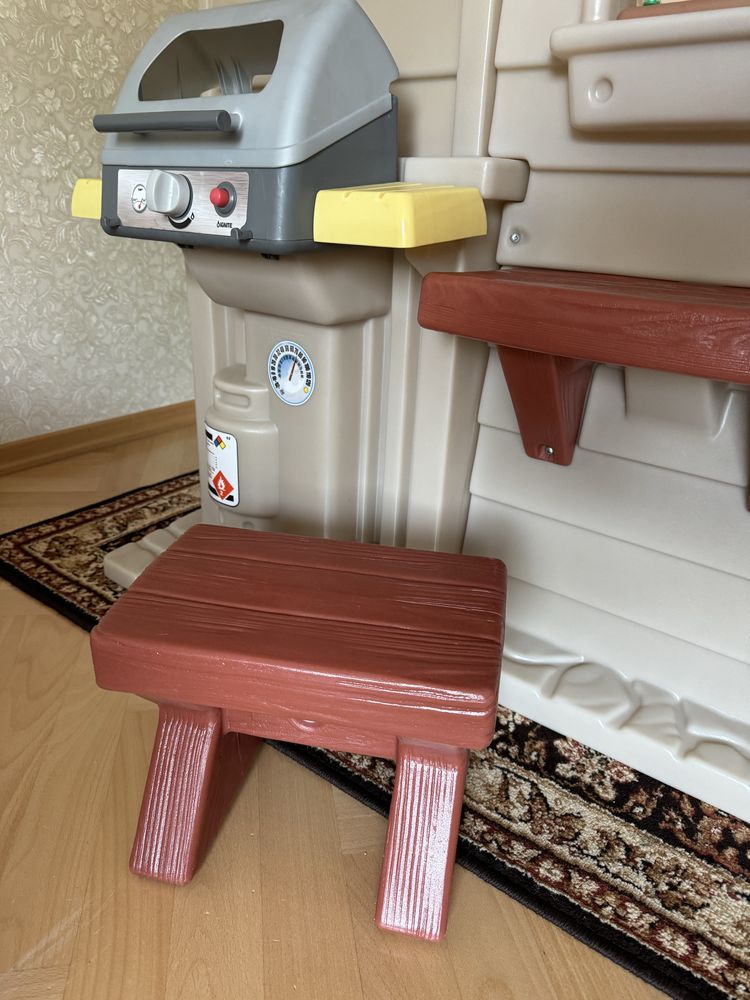 Kuchnia little tikes z krzeselki i grilem