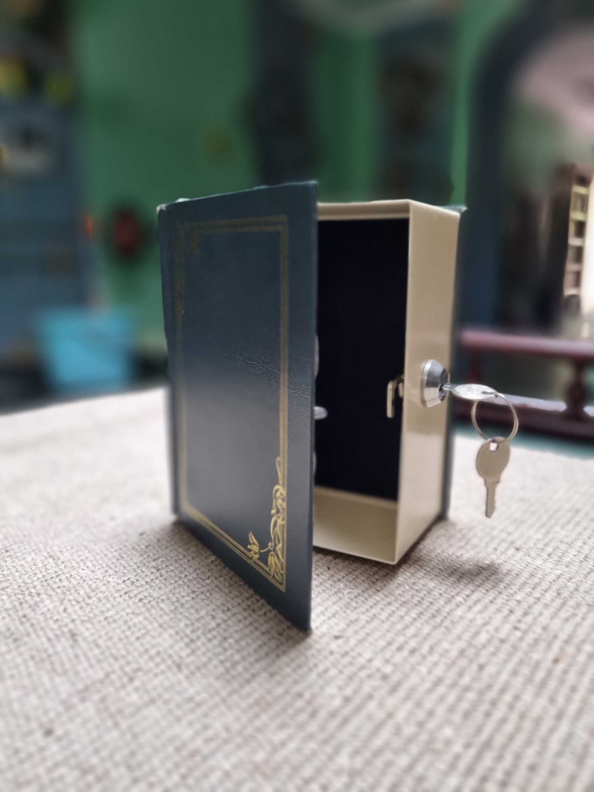 Продам офисные сейфы