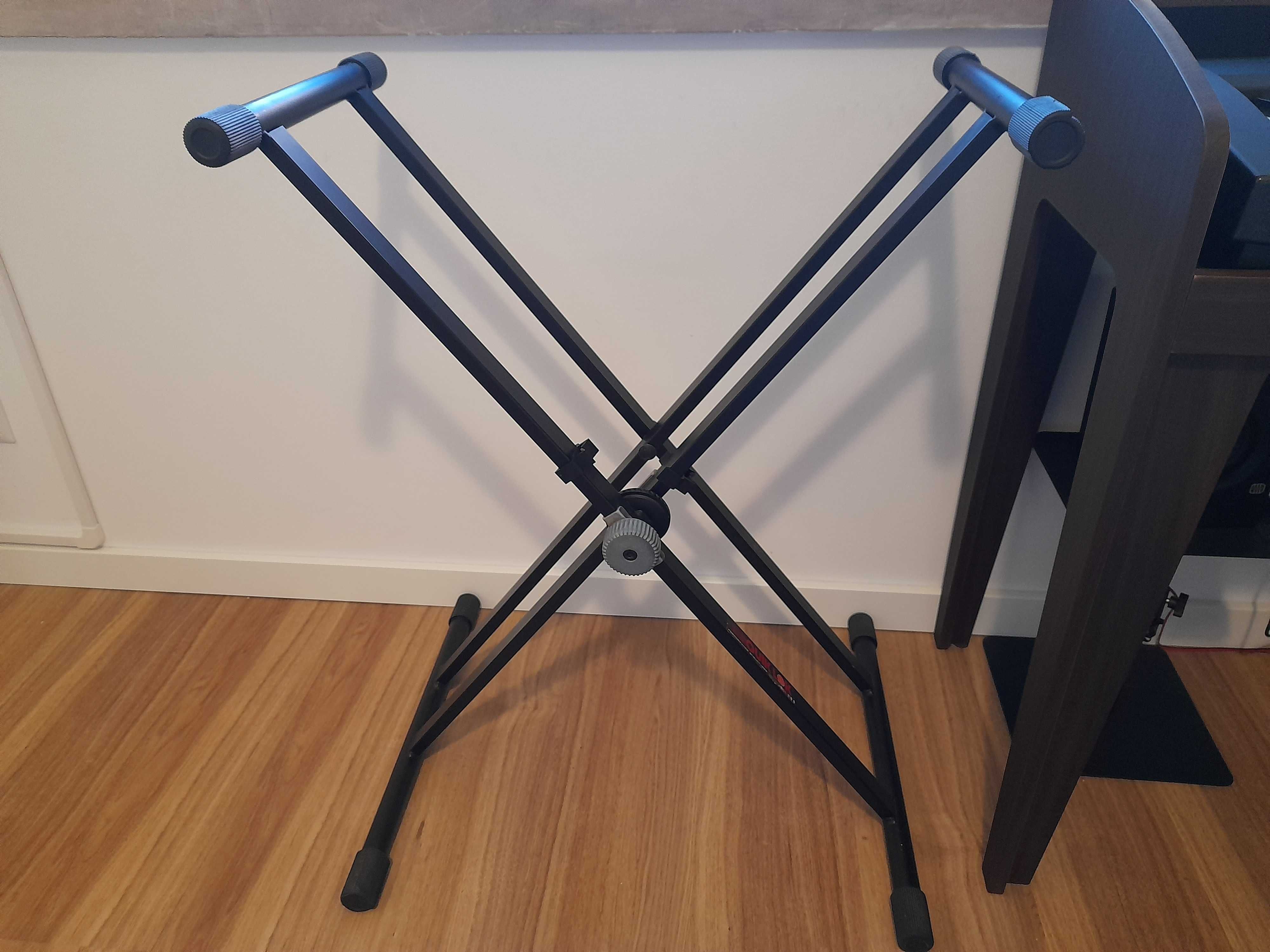 Piano digital Korg Stage SP-200 com suporte em madeira e extras