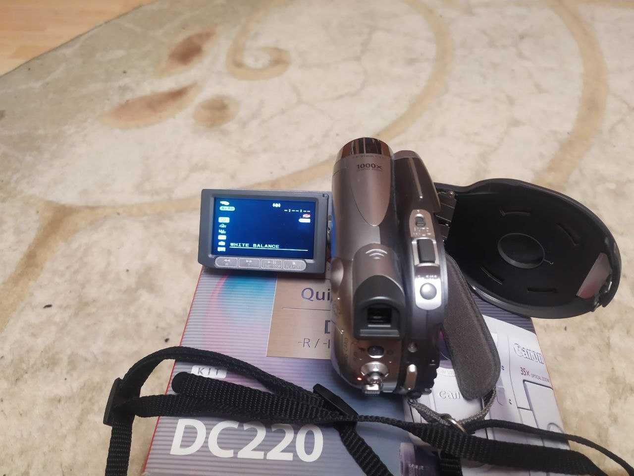 Відеокамера CANON DC 220