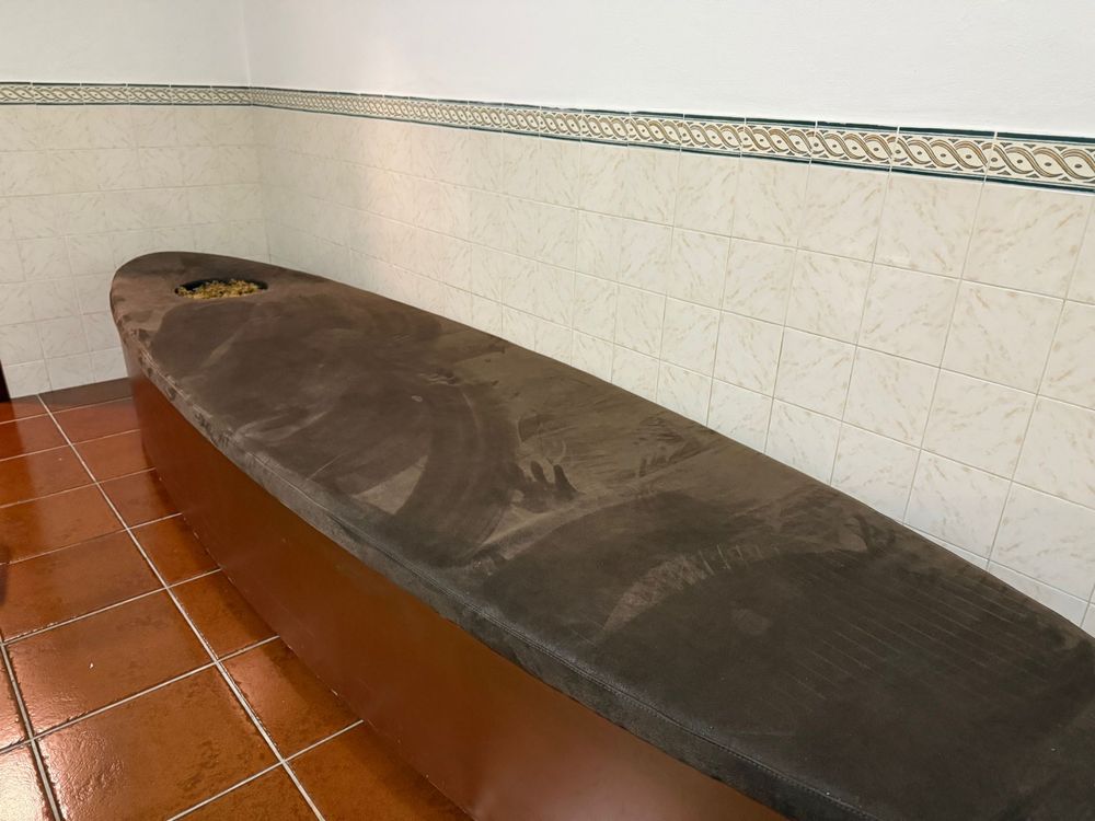 Banco com arvore Incluida em perfeito estado, decoracao moderna