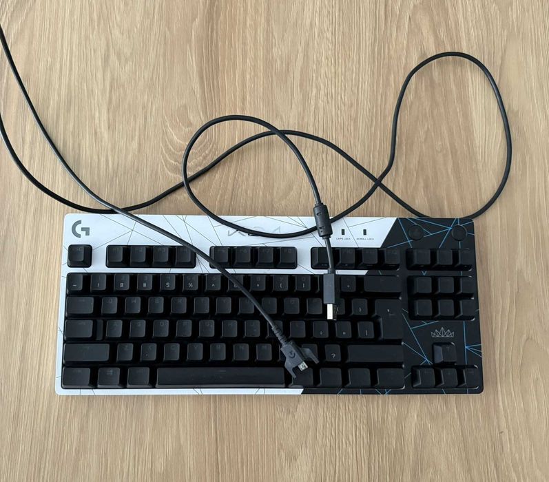 Mechaniczna klawiatura Logitech PRO X KDA Używana