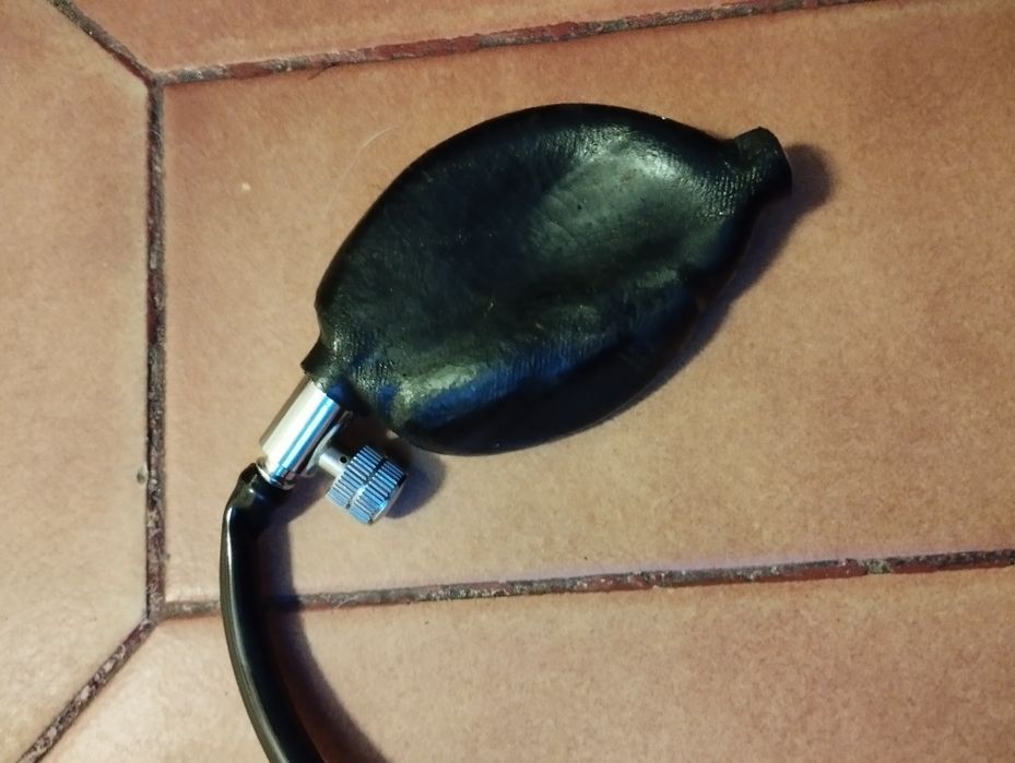 Antigo medidor de tensão