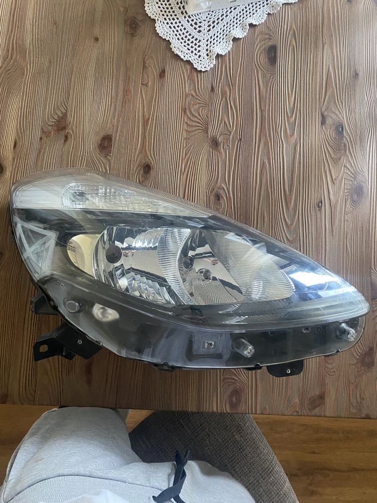 Clio III LIFT Lampa Prawa Zwykła 08-2012