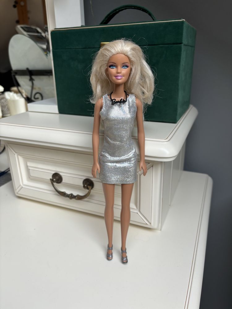 Lalka Barbie Mattel 2010