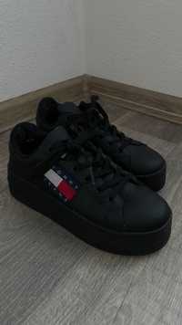 Чорні шкіряні кросівки Tommy Hilfiger