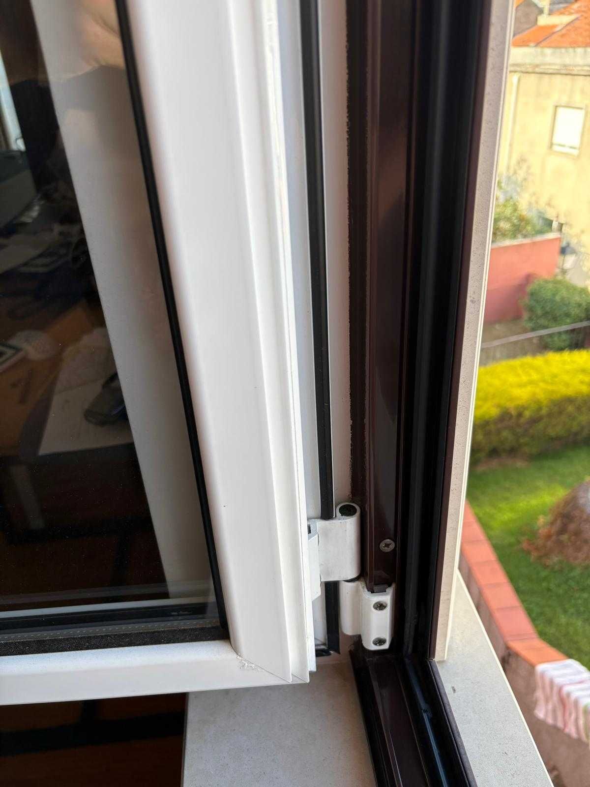 Janelas de alumínio, oscilobatente - vidro duplo em óptimo estado