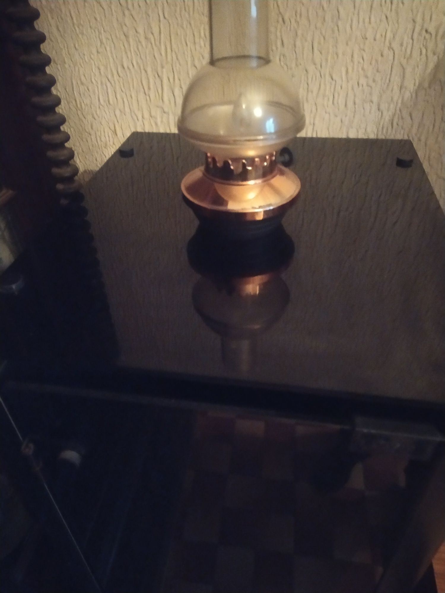 Armário em madeira com vidro