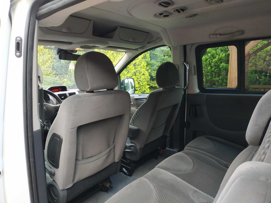 BUS WOLNY Wynajem busa 8 osób Peugeot Expert Jumpy Traffic