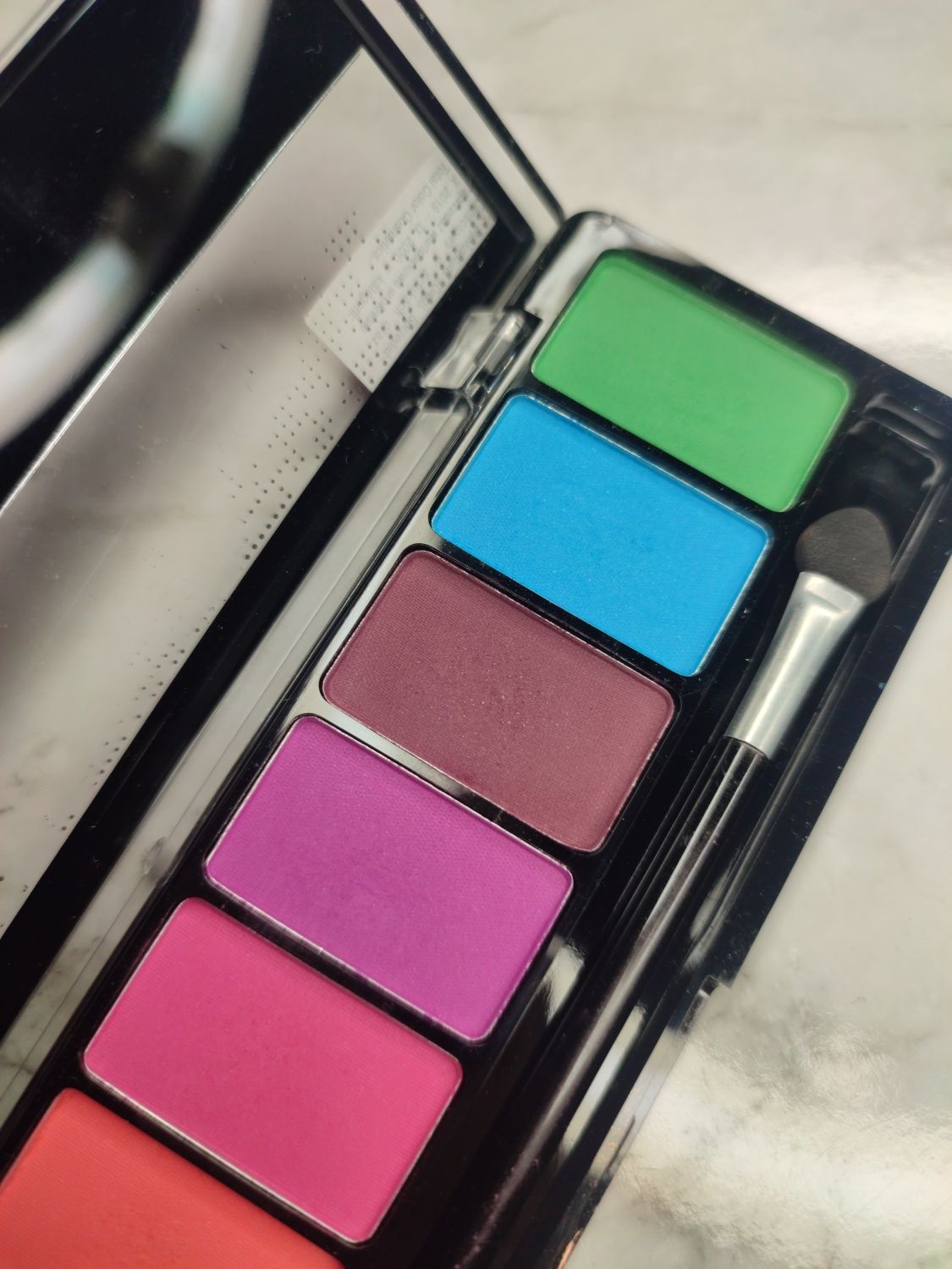 Paleta cieni do powiek Eveline Neon Nights
