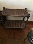 movel castanho de ripas