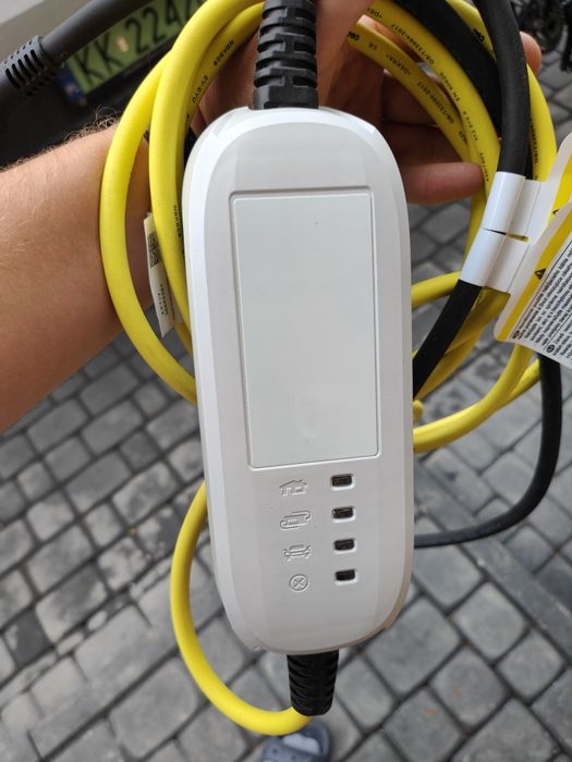 Ładowarka samochodowa oryginalna VW aptiv  Audi Skoda 1EA971675AL 230