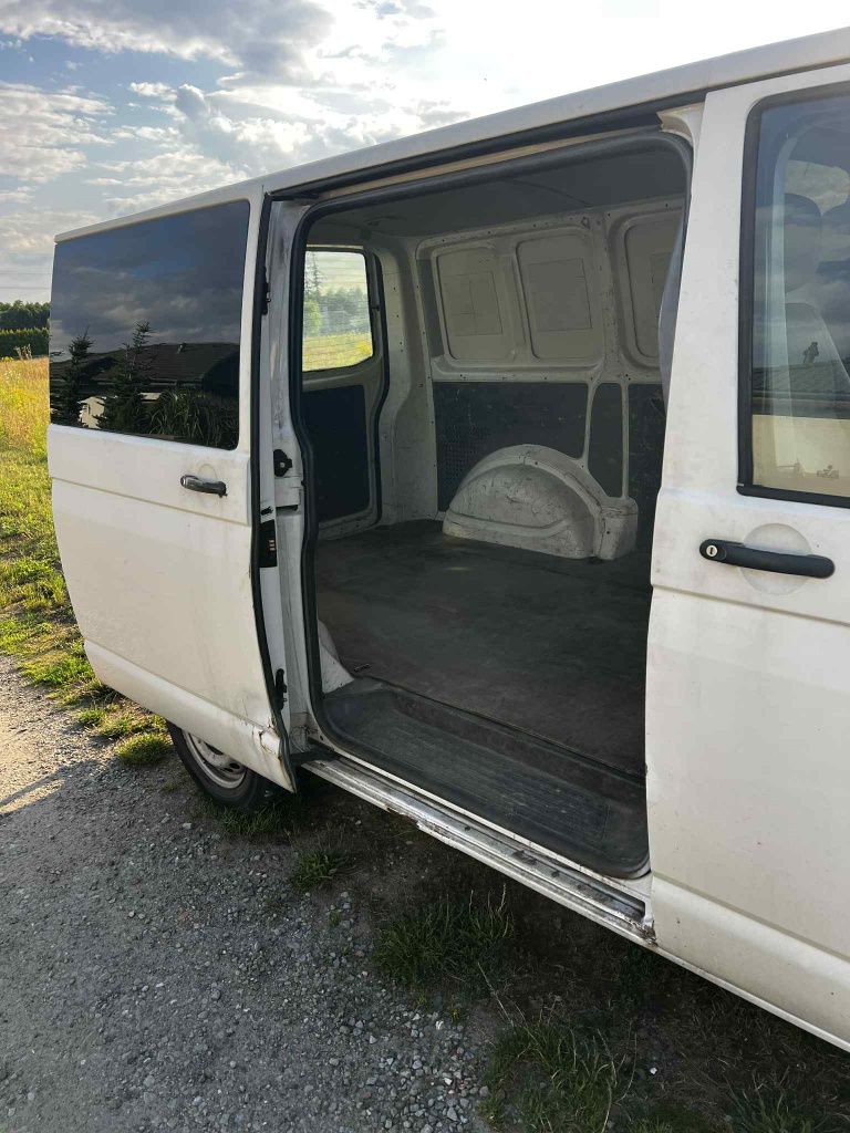 Volkswagen T5 2003r 2.5 TDI