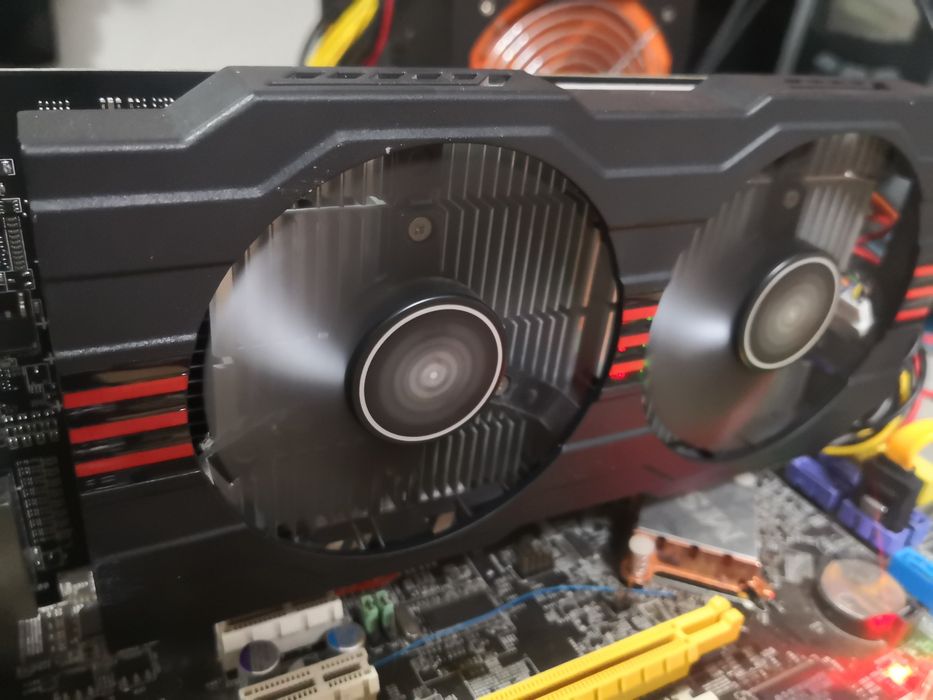 Placa gráfica Asus RX560 4Gb