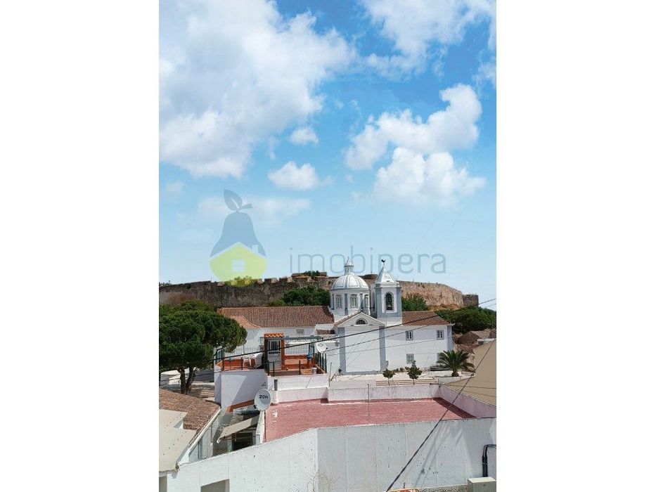 Casa térrea com vista para o Castelo