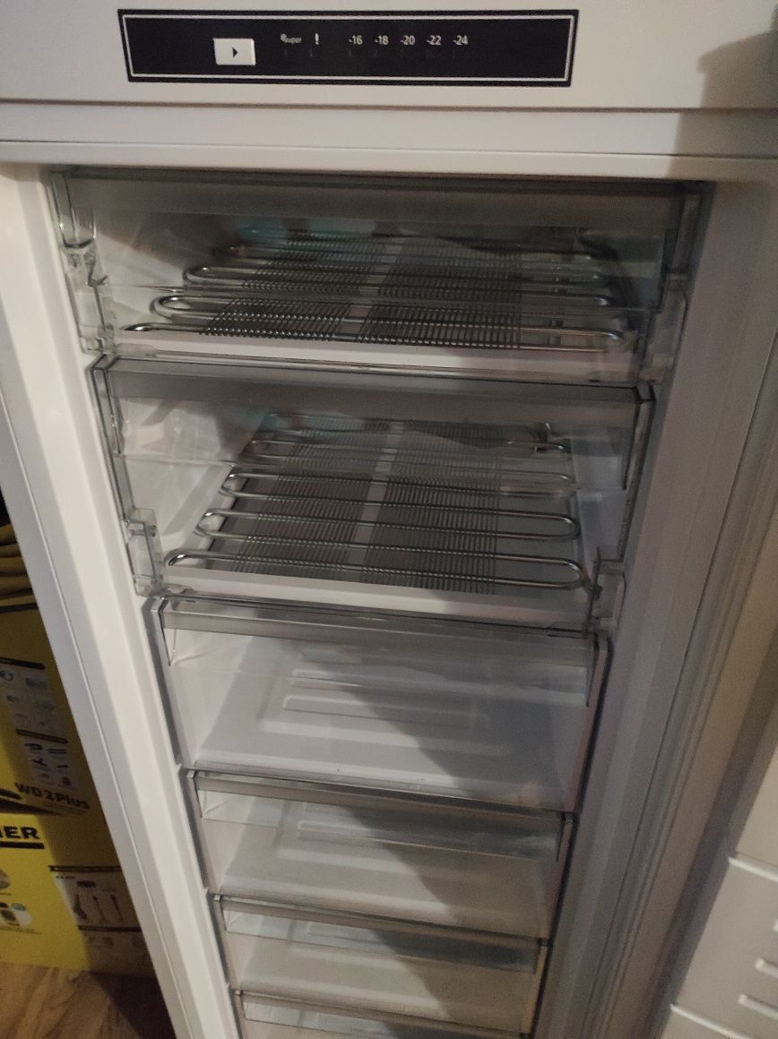 Морозильна камера Sharp SJ-S1182E2W-UA