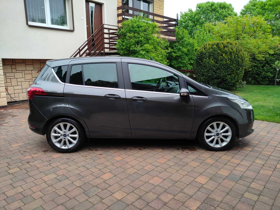 Wypożyczalnia samochodów i busów 9-osobowych