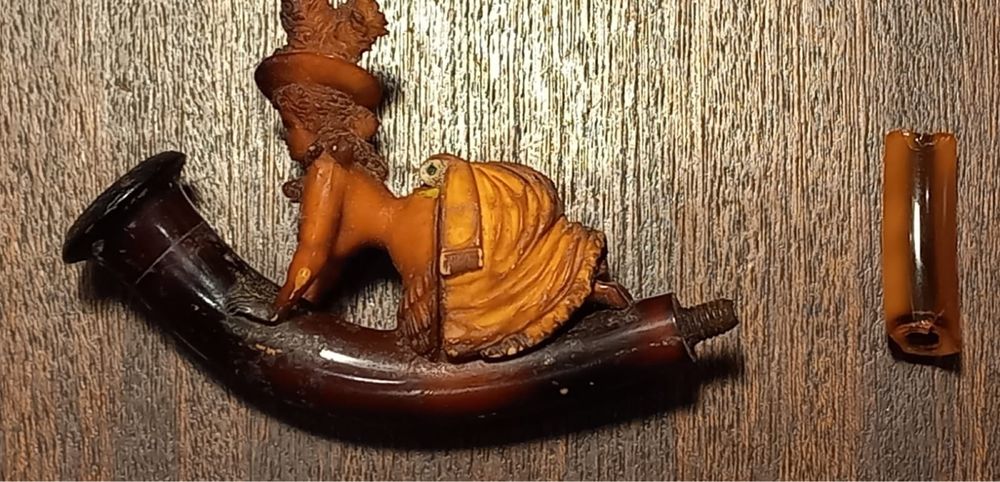 Cachimbo erótico do séc. XIX em âmbar