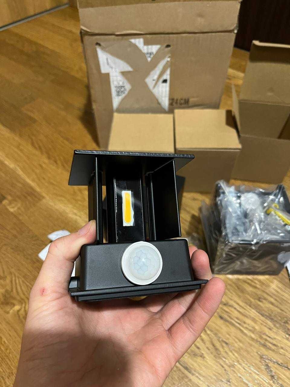 Lampa ścienna LED z czujnikiem ruchu, 12 W 4 szt.