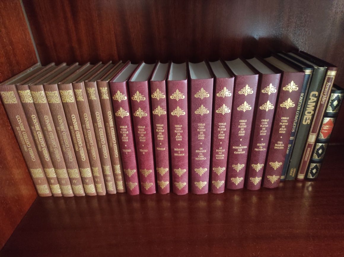 Livros antigos em bom estado
