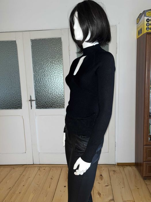 uess sweter damski kolor czarny lekki z półgolfem, M