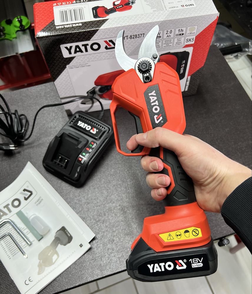Секатор аккумуляторный YATO YT-828377 Комплект Бесщеточный